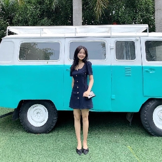 Đầm cổ vuông phối nút gỗ