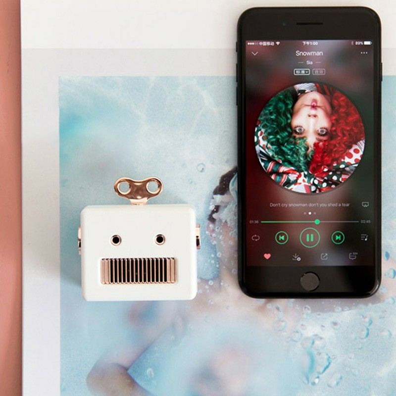 Loa Bluetooth mini dễ thương robot retro cổ điển nhỏ gọn âm lớn không nhiễu kèm dây đeo phù hợp làm quà tặng