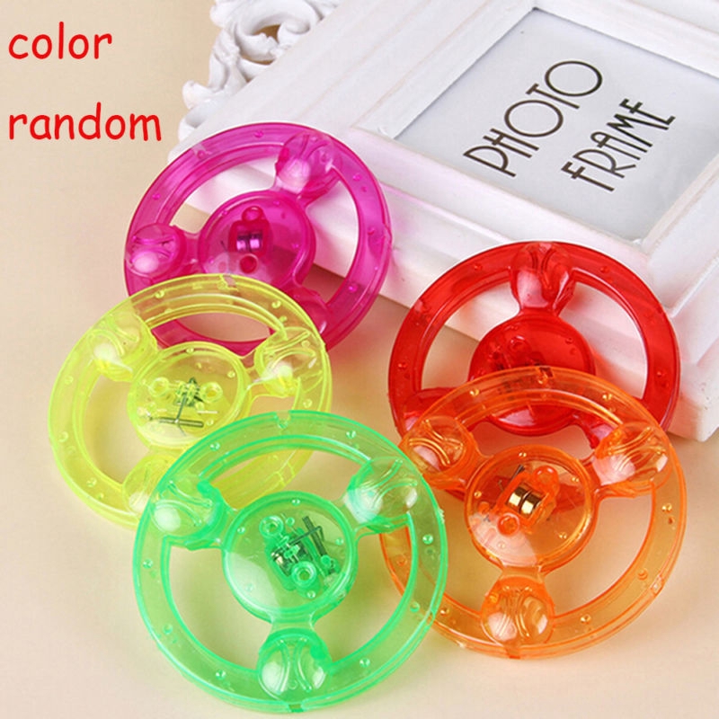 2pcs Plastic LED Light Flying Saucer Plastic Kids Outdoor Random Color Spinning