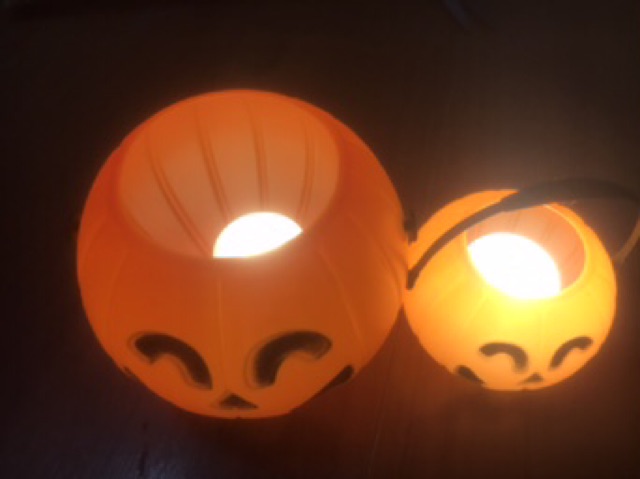 Giỏ Bí ngô nhựa đựng kẹo Halloween