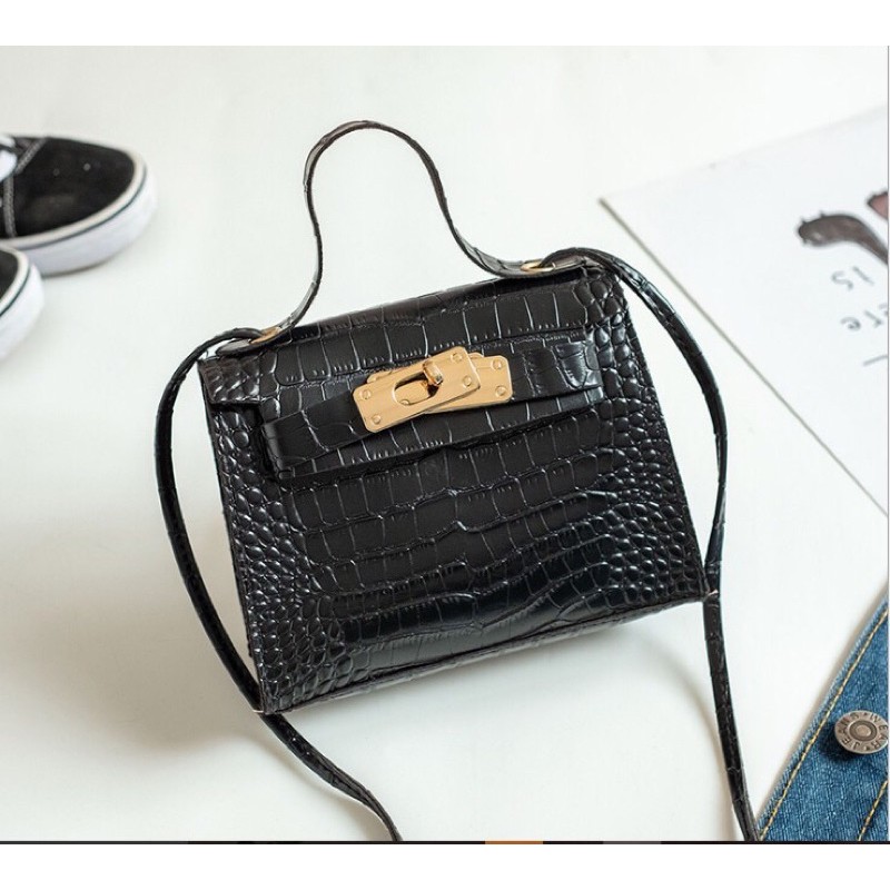 Túi Đeo Chéo Sang Chảnh Có Quay Cầm