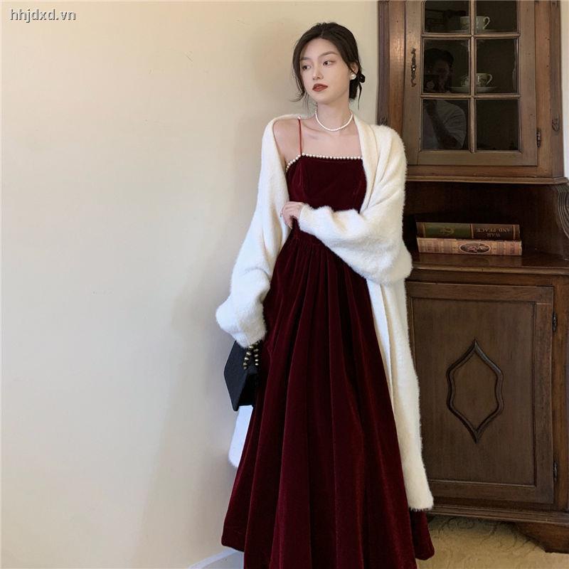 Đầm nhung màu đỏ thời trang sang trọng