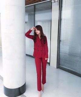 Bộ vest kẻ nữ công sở phong cách Hàn quốc