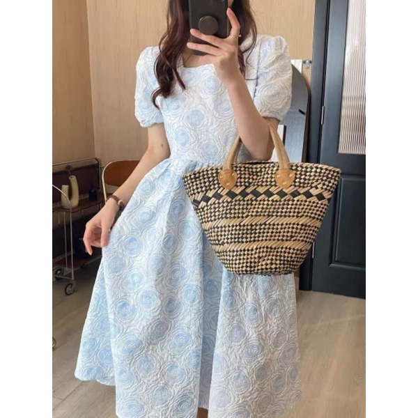 Đầm midi gấm hoa xanh tay lỡ