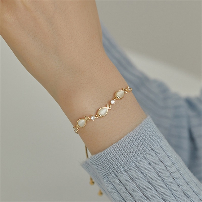 Vòng tay mặt hình cá nhỏ đính đá Opal có thể điều chỉnh cho nữ