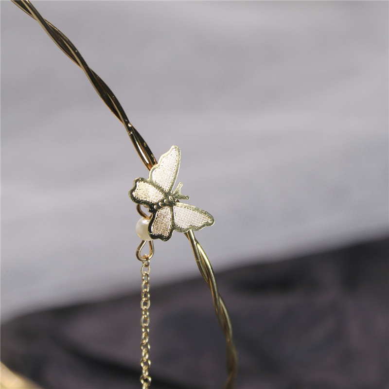 Vòng cổ choker mặt bướm vàng thời trang