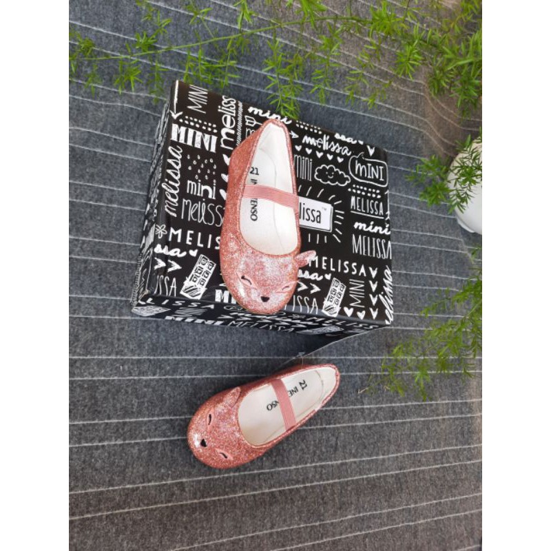 Giày xuất cho bé