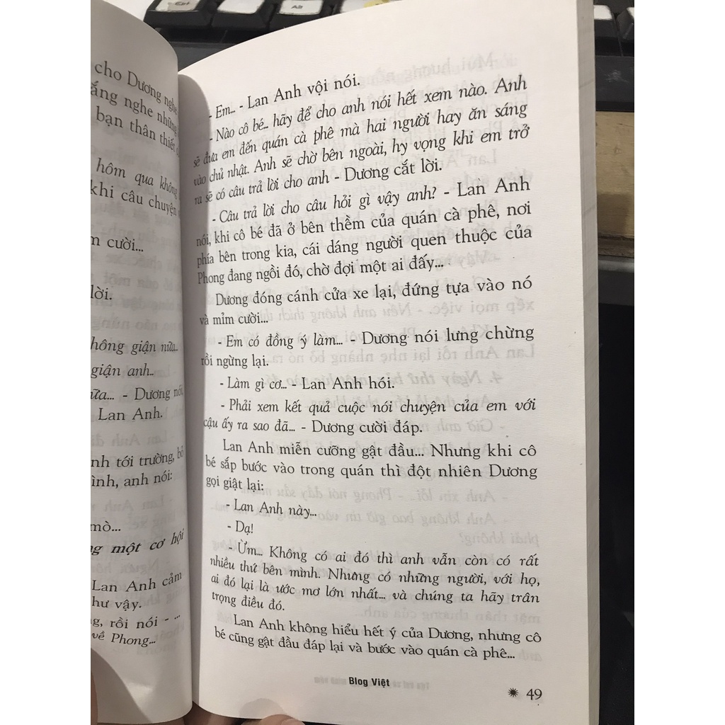 Sách - Tựa vài và đưa tay đây mình nắm