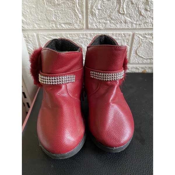 thanh lý giày boot bé gái màu đỏ đô size 25 cho bé 2 tuổi