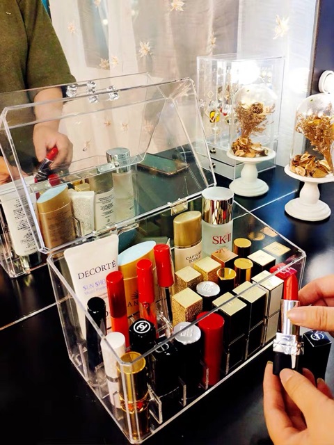 Hộp đựng son có nắp