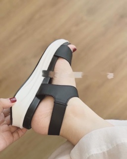 Sandal quai ngang