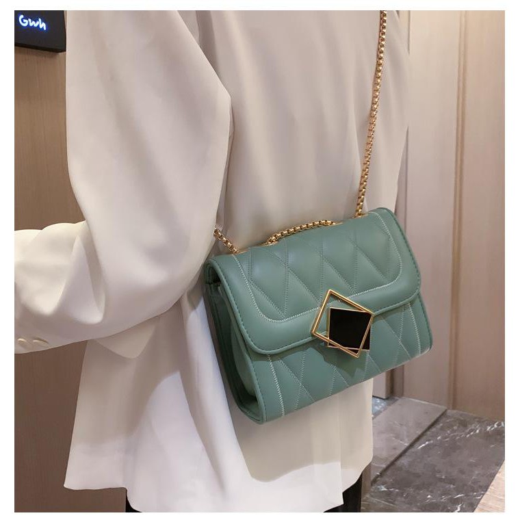 Túi đeo nữ kiểu dáng sang trọng khóa vuông lệch 3 ngăn BG600