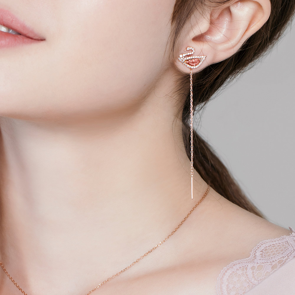 Hoa tai cá tính swarovski họa tiết thiên nga thời trang