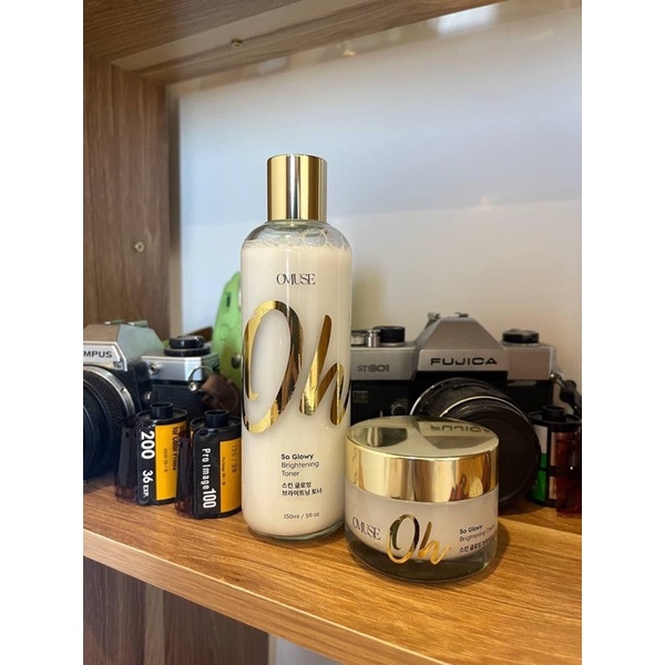 Bộ đôi toner và kem dưỡng trắng mọng nước chống lão hoá Oh so glowy brightening nước hoa hồng kem dưỡng