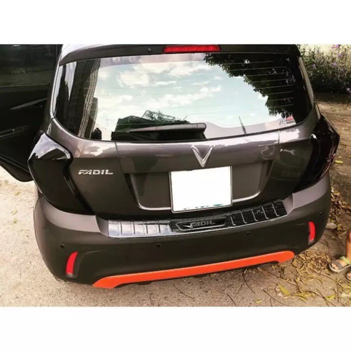 Phụ kiện Fadil Ốp chống trầy bậc cốp Titan, Ngoài