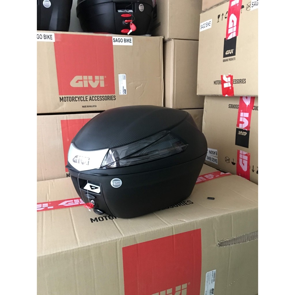 Thùng xe máy givi mẫu B34NT kèm đế và bát gắn, mới 100%