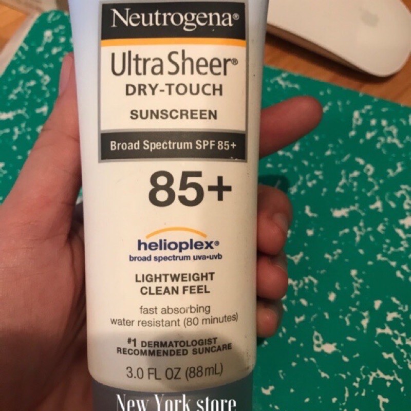 Kem chống nắng hàng ngày . Neutrogena SPF 85 .