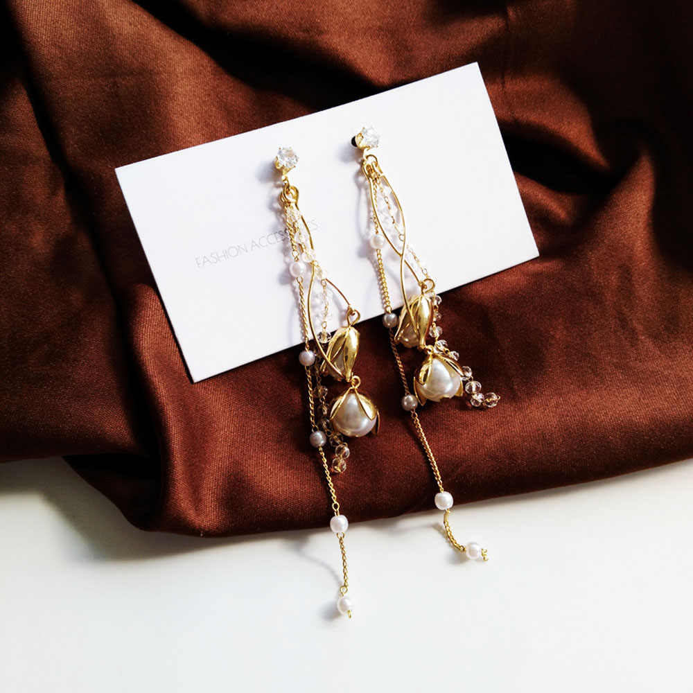 Khuyên tai dáng dài phối ngọc trai giả sành điệu