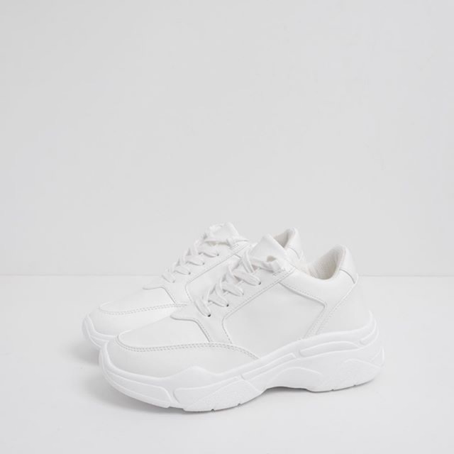 Giày sneakers dáng chunky