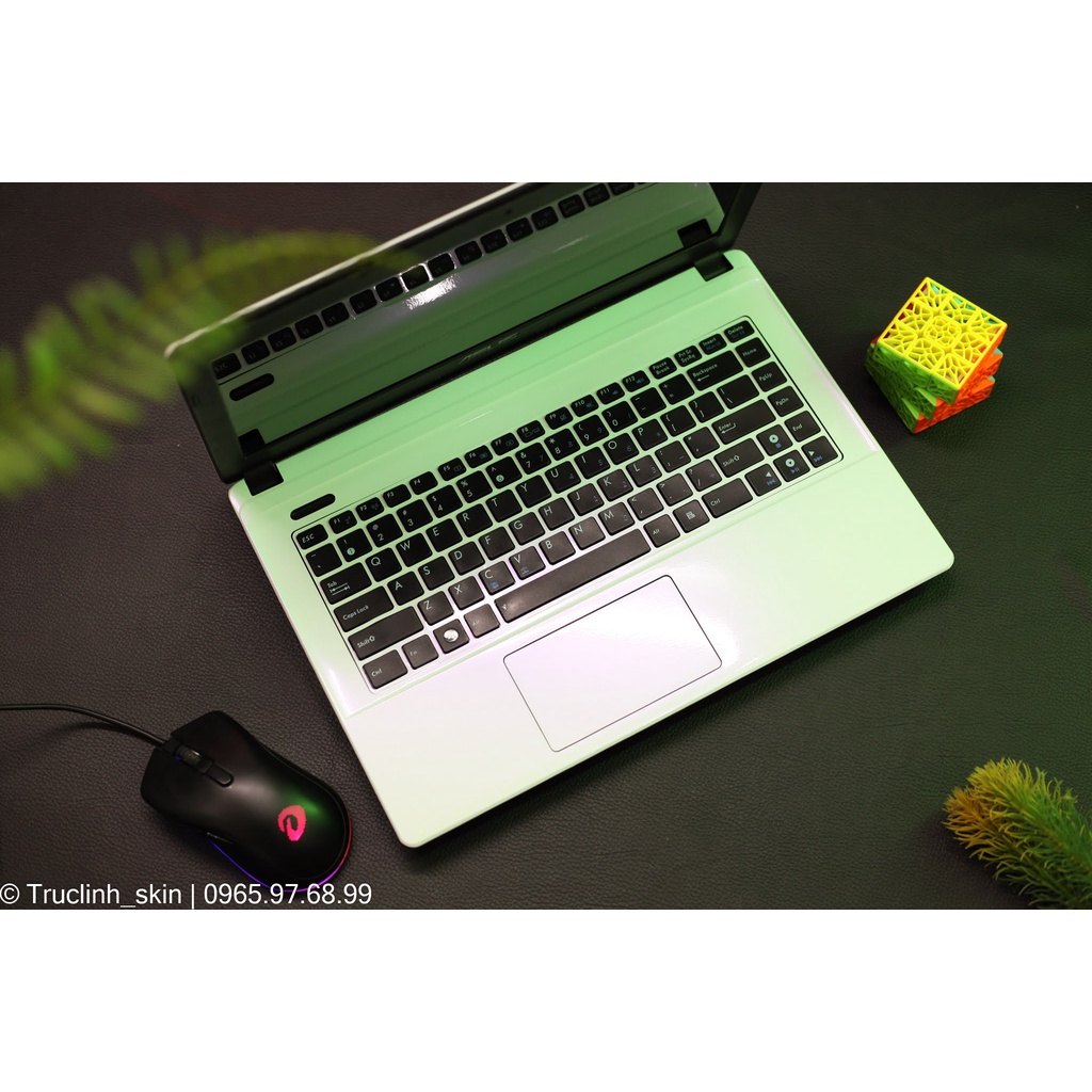 Decal skin màu trắng ánh trai dán tất cả các máy laptop (vui lòng inbox mã máy cho shop)