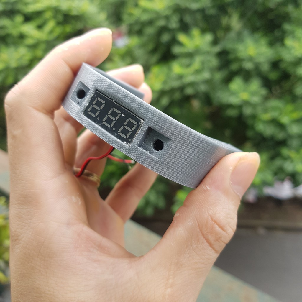 Đế chuyển pin makita chân gài có đồng hồ đo vôn