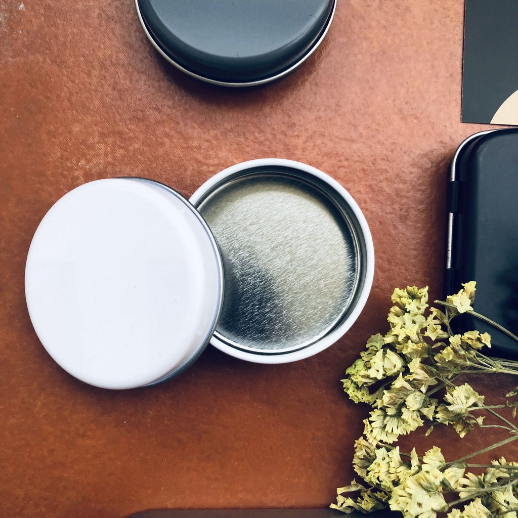 1 hộp thiếc kim loại dùng đựng đồ dùng gia đình