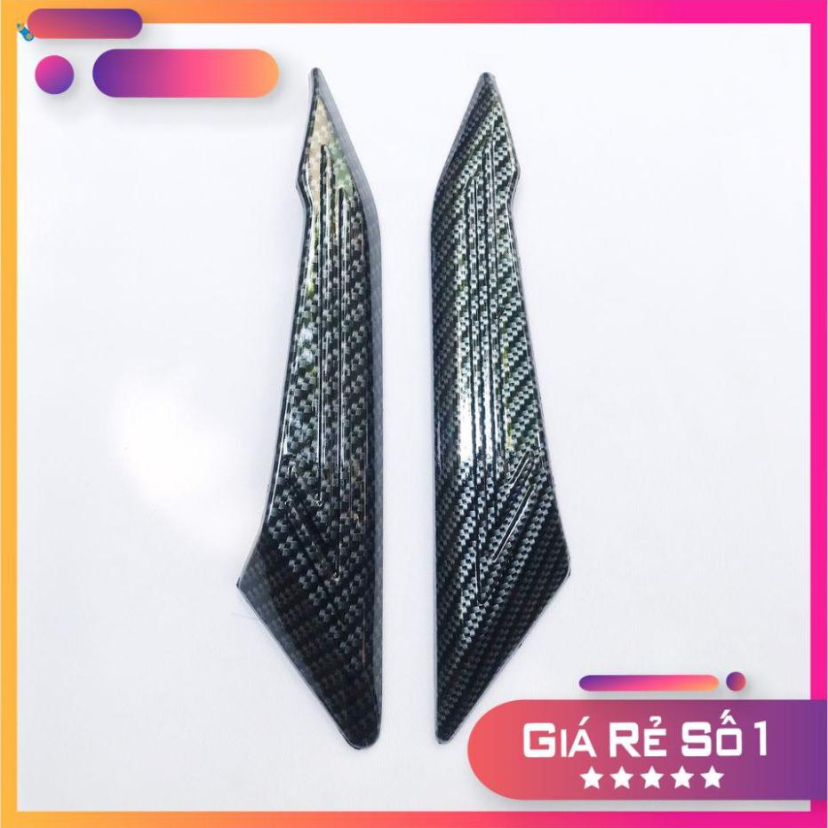 PHU KIEN TRANG TRI XE MAY GIA RE !!!!! ỐP GÁC CHÂN SAU VARIO 150 (2018- 2020) SƠN CARBON