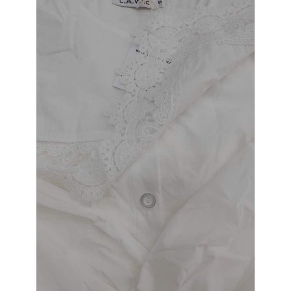 Đầm babydoll trắng cổ sen viền ren