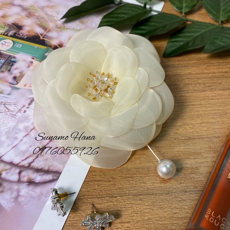 Hoa cài áo handmade nhuỵ đá