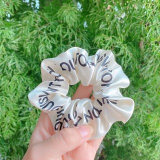 Cột tóc scrunchies vải lụa satin chữ LV trắng đen