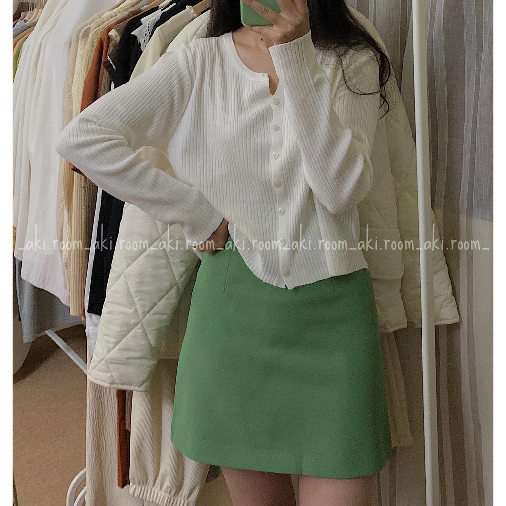 Áo cardigan khuy vuông cổ tròn V