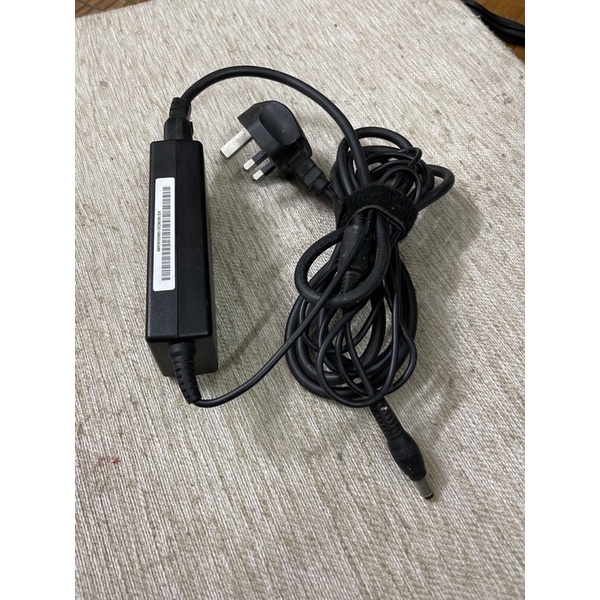 Sạc laptop toshiba bóc máy 19v-3,95a sử dụng tốt