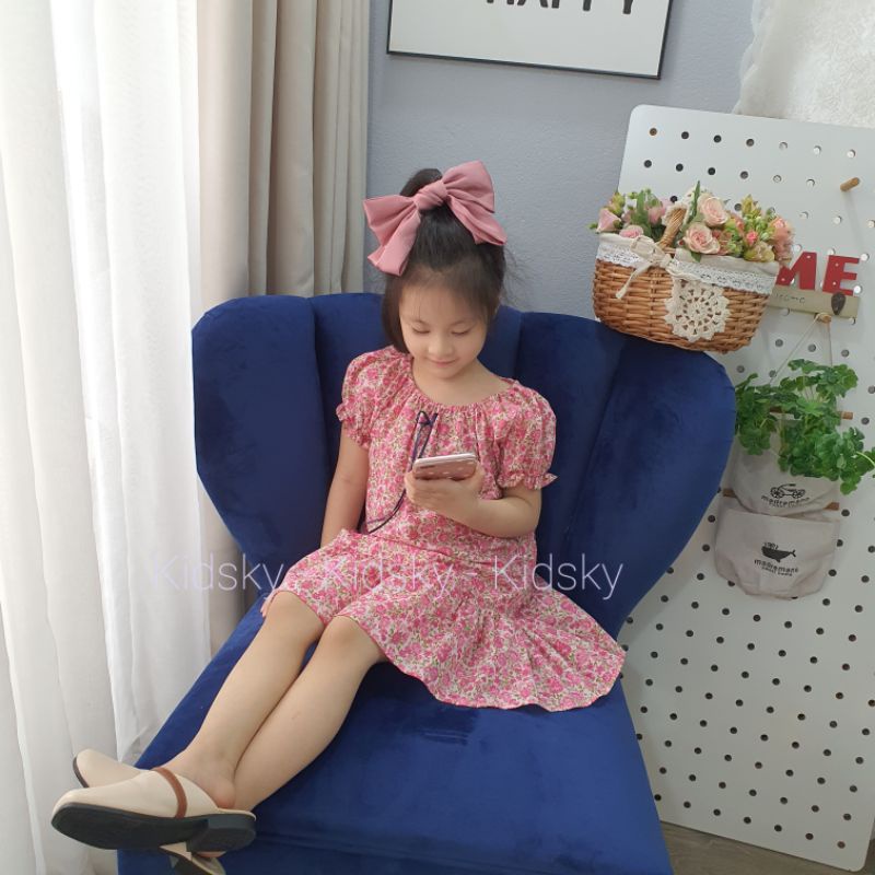 Váy hoa hồng tay bồng xinh, quà tặng kèm theo chip đùi xinh mặc trong váy