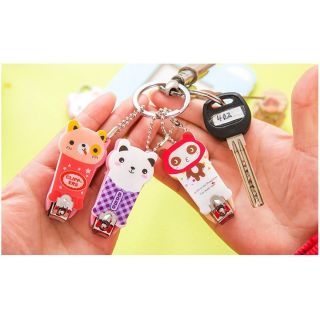 BẤM MÓNG TAY CHO TRẺ EM