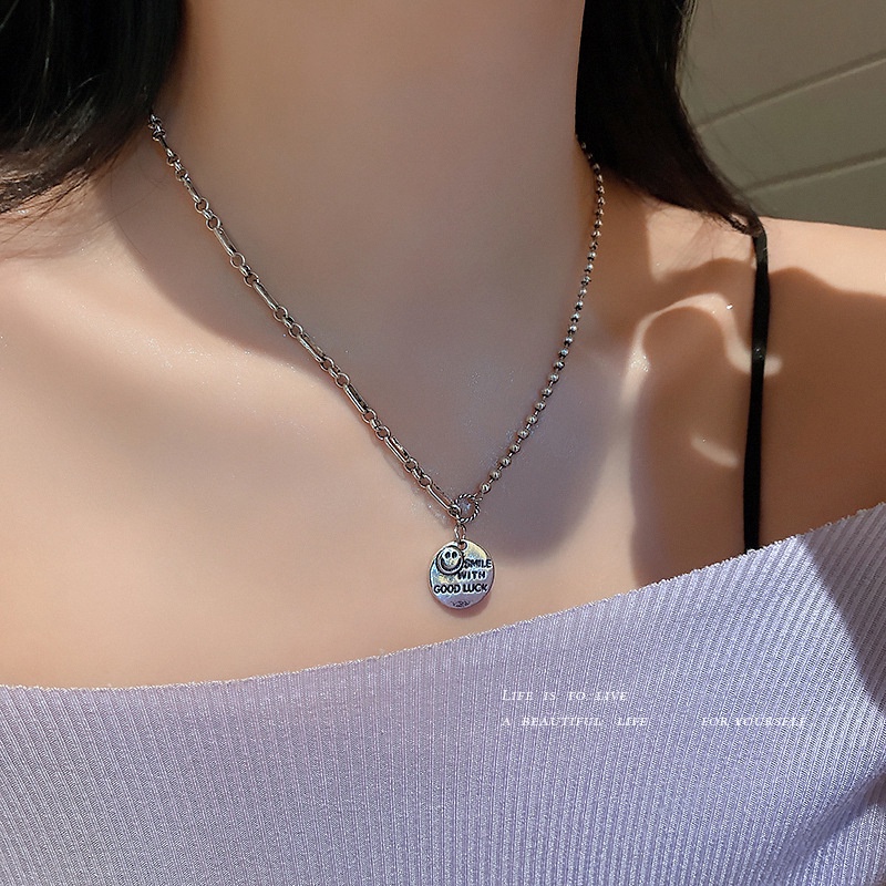 Vòng cổ Mặt Tròn Họa Tiết Mặt Cười Phong Cách retro Thời Trang Dành Cho Nữ
