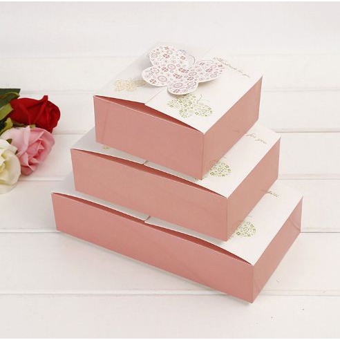 Hộp đựng bánh họa tiết hoa bướm