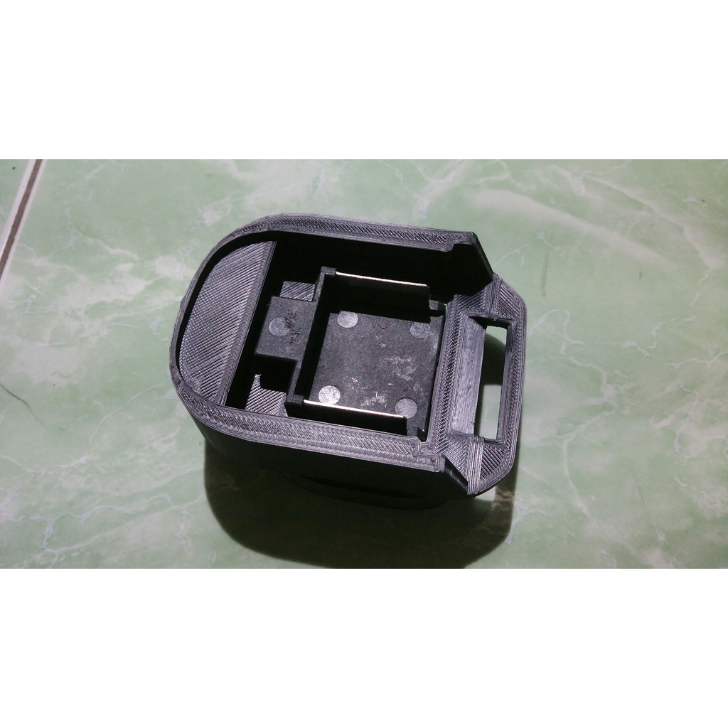 Đế chuyển makita chọt sang trượt có gờ