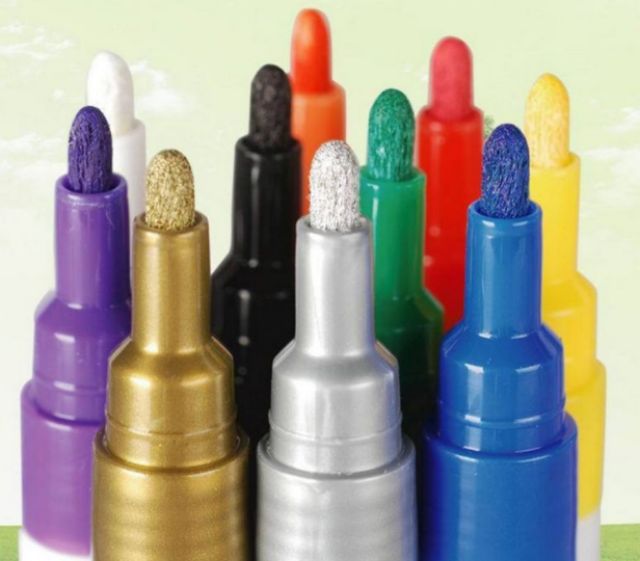 Bút sơn trang trí lốp xe