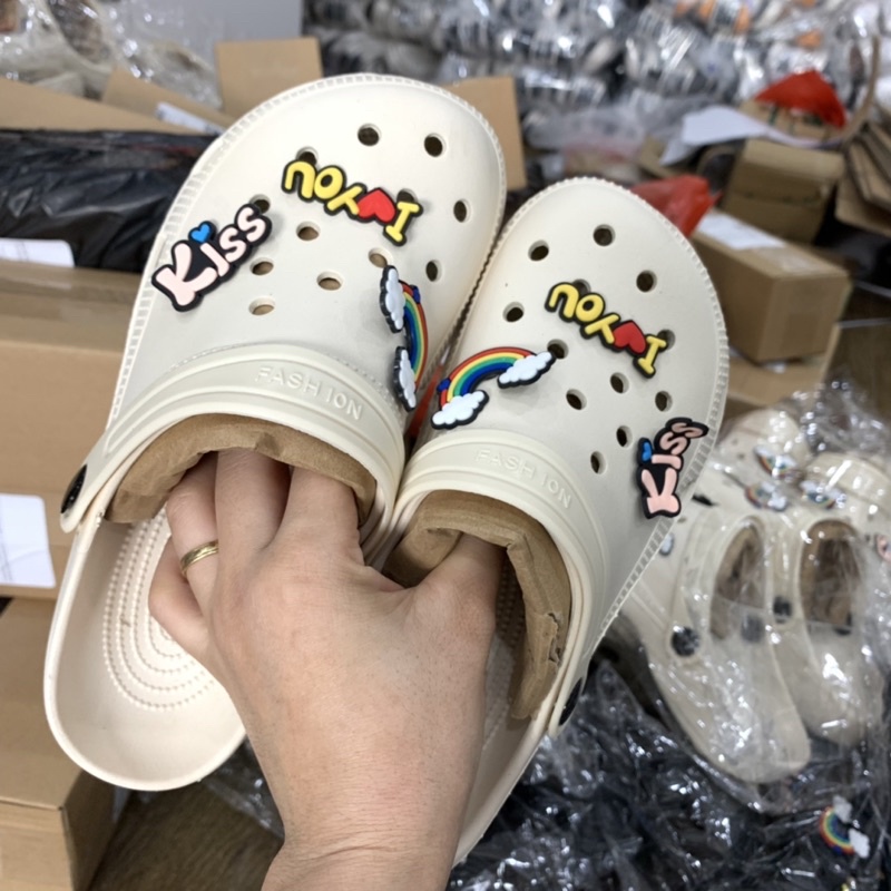 Sục Dép Cross Siêu Nhẹ Sticker Ngộ Nghĩnh Giá Rẻ