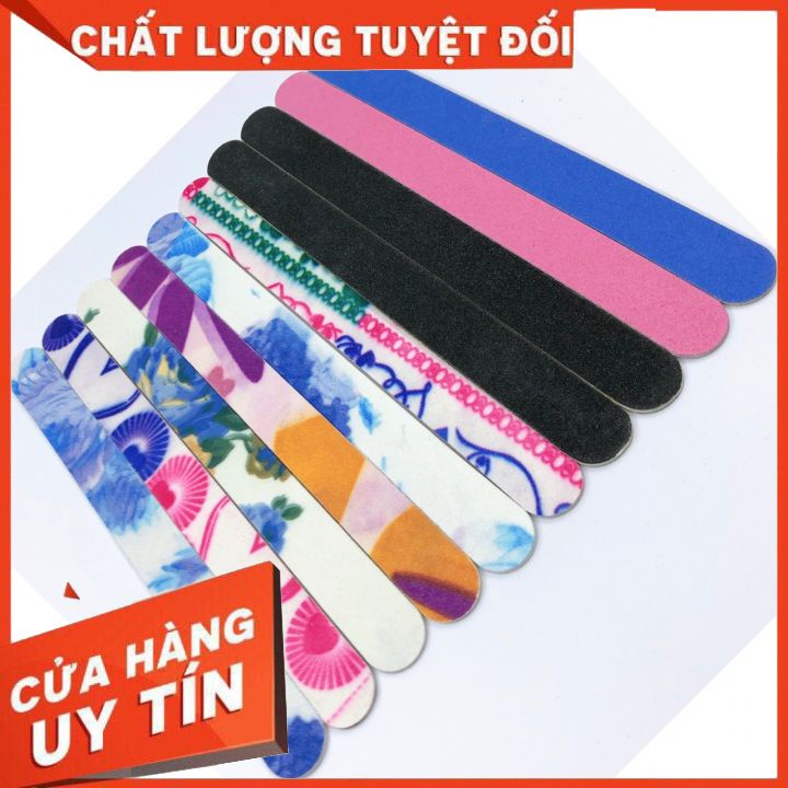 Dũa móng tay (giấy màu-)1 bó 10 cây Sau khi bấm móng tay xong, sử dụng dũa móng tay sẽ bảo vệ tay và không làm xước da