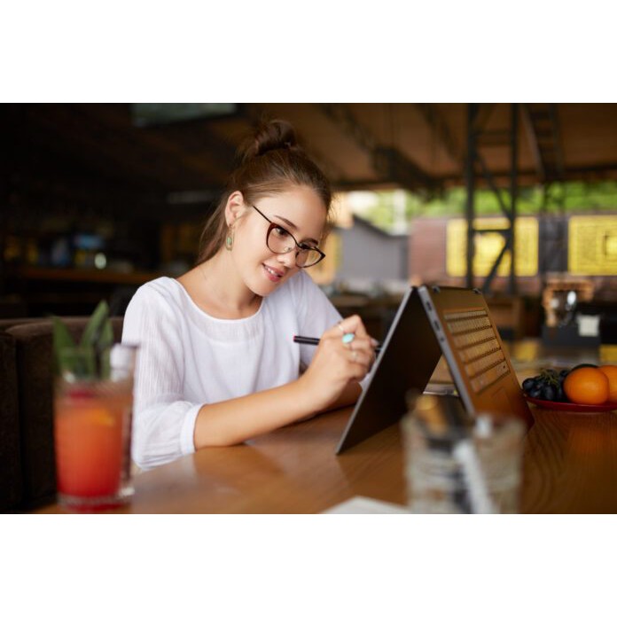 Laptop lai máy tính bảng HP ENVY X360 15.6 R5-2500U 8GB 256G - 99% Mỏng nhẹ sang trọng. Pin lâu, cảm ứng | BigBuy360 - bigbuy360.vn