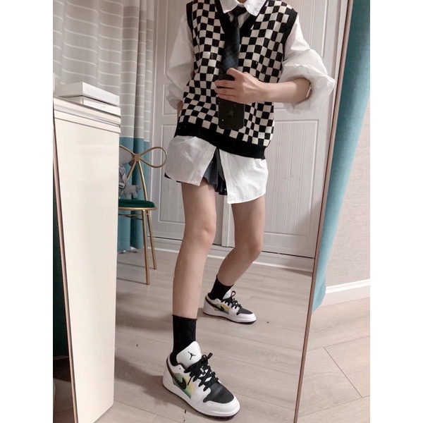 Áo len gile caro hot trend năm nay sang xịn mịn