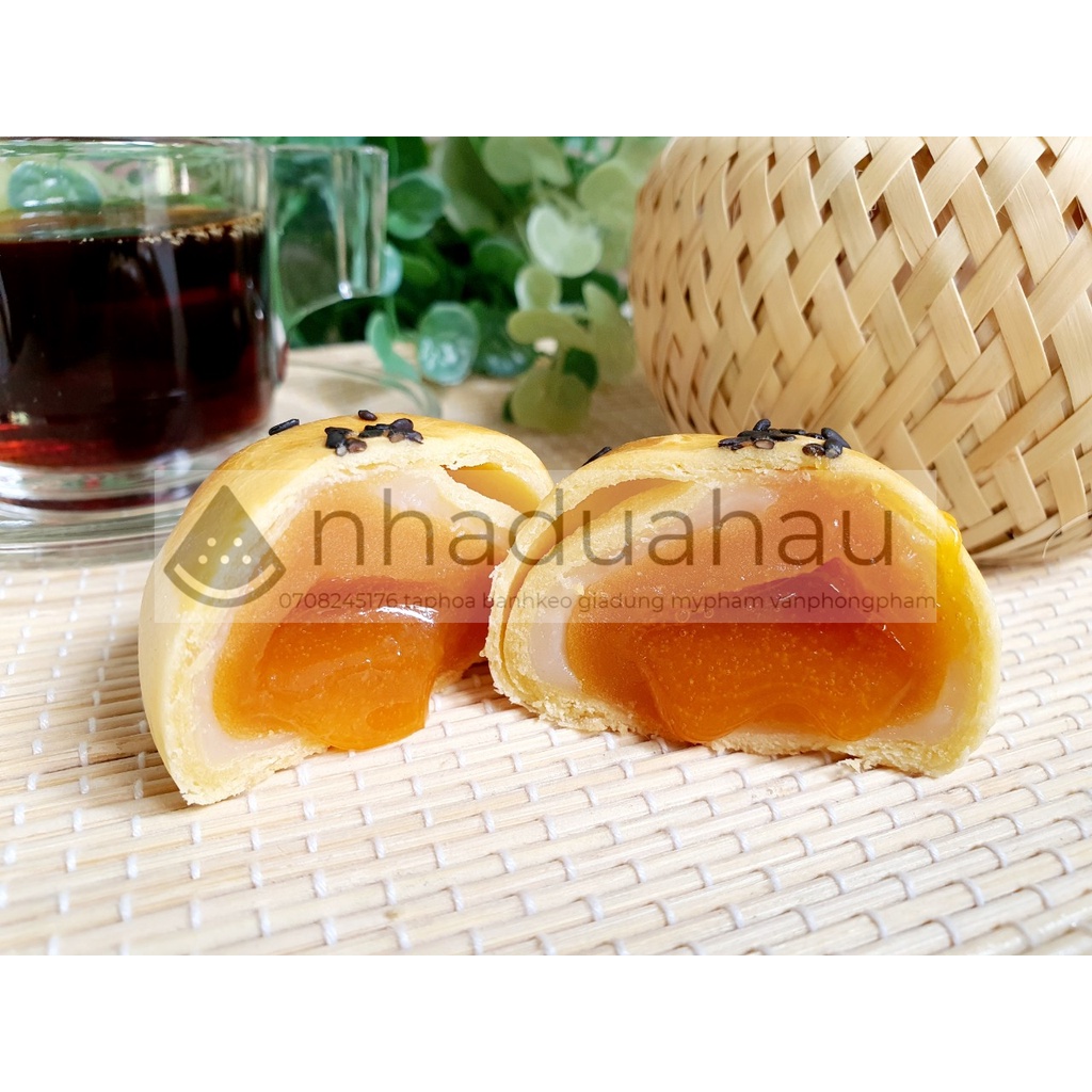 Một thùng gồm 2.5kg bánh ngàn lớp nhân trứng chảy Đài Loan khoảng 48 cái
