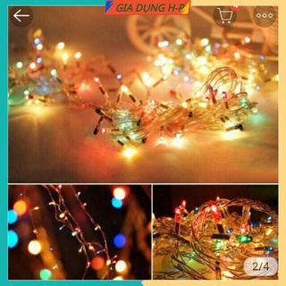 Dây đèn chớp trang trí cây thông Noel.