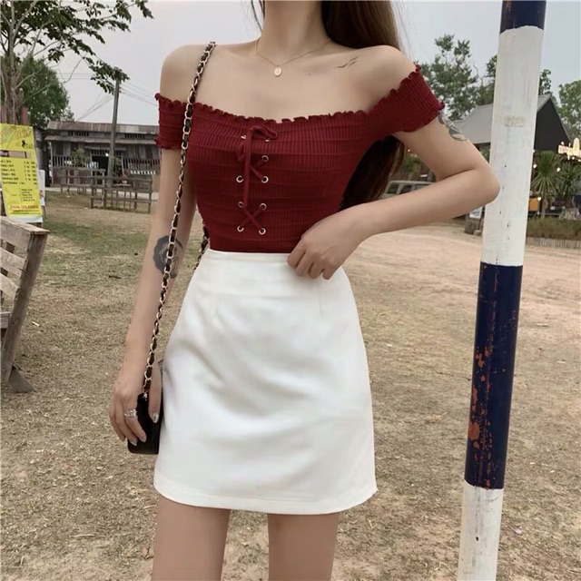Áo trễ vai thun gân đan dây, chân váy hoạ tiết