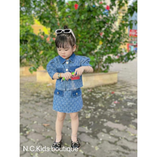 Sét áo khoác jean GUCCI chân váy chữ A cho bé. Sét váy jean denim tay ngắn bé gái