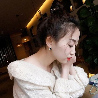 Bông tai đen viền đá lấp lánh