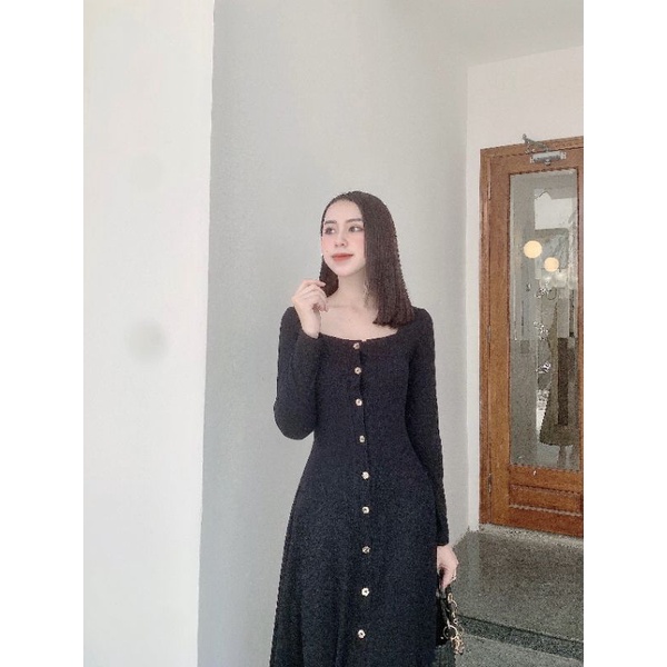 Đầm thun gân trang trí nút hoa mai_ đen