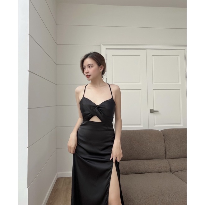 Đầm hai dây hở lưng