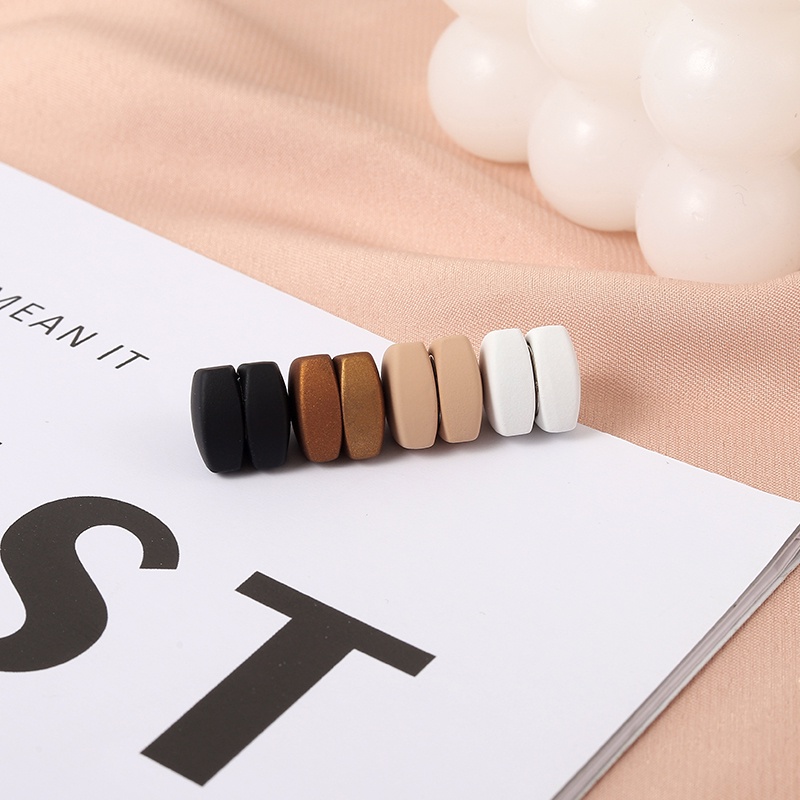 Ghim Cài Áo Hình Tam Giác Thiết Kế Tinh Tế